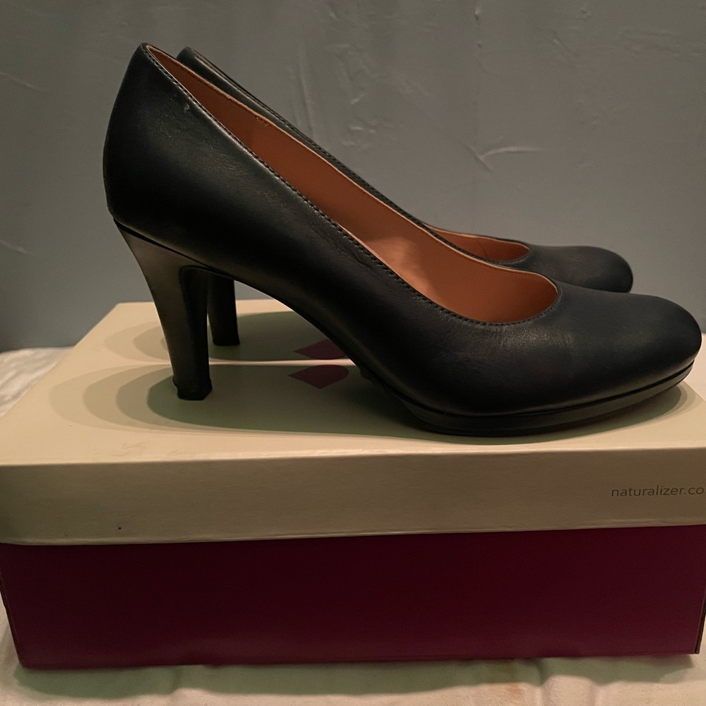 3” Naturalizer Black Pumps